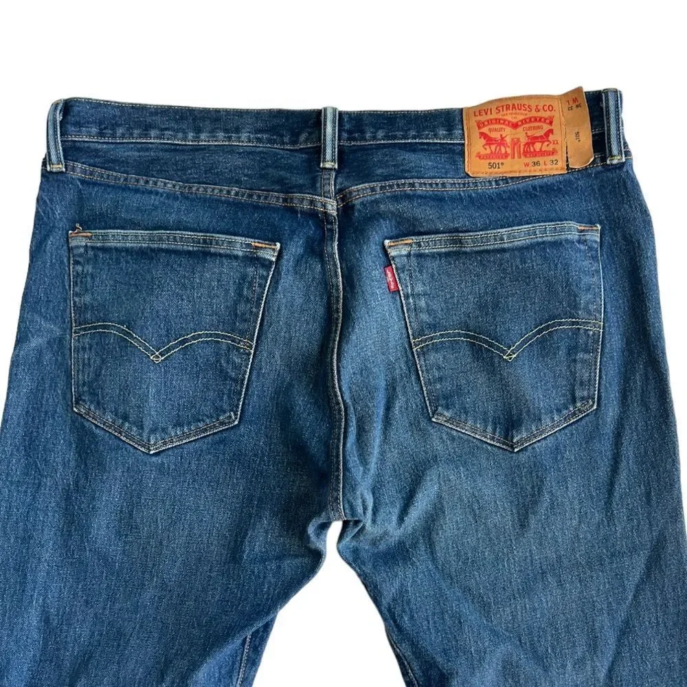 Levi’s Men 501 Button Fly jeans Straight Leg Medium Wash Blue Jeans  36 X 32